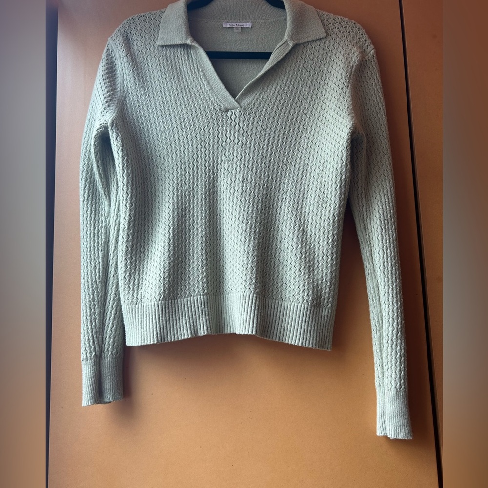 Women's V-Neck Sweater - Light Green